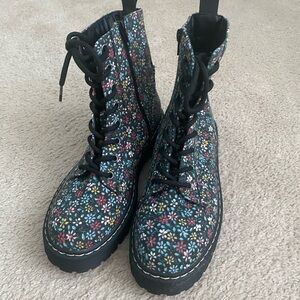 Sincerely Jules- Floral Women's Combat Boots (women’s size 7)